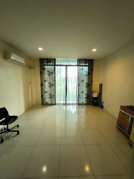 4-BR Townhouse, Bangkok, Samsen Nok, Huai Khwang, Bangkok, 4 Bedrooms, 400 sqm, Townhouse For Sale, by Sataporn Jalao, 500567690 - DDproperty.com