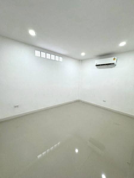 2-BR Townhouse, Bangkok, Phra Kanong Nua, Watthana, Bangkok, 2 Bedrooms, 140 sqm, Townhouse For Rent, by Sataporn Jalao, 500567719 - DDproperty.com