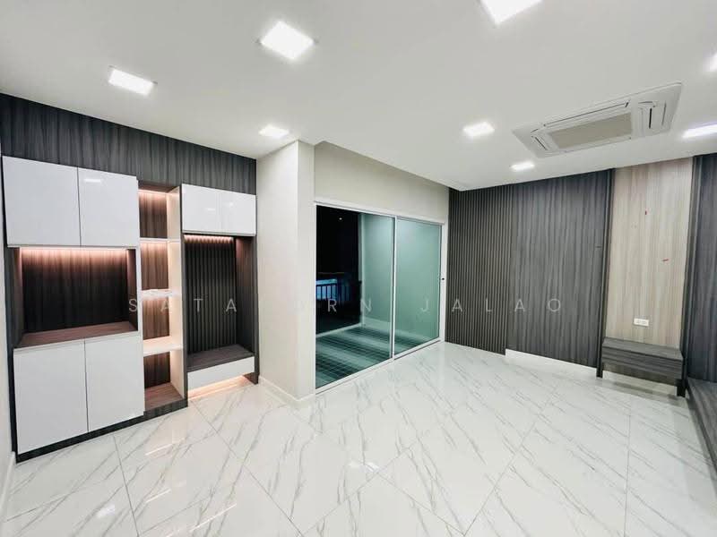 3-BR House, Bangkok, Huai Khwang, Bangkok, 3 Bedrooms, 290 sqm, Single Detached House For Sale, by Sataporn Jalao, 500567736 - DDproperty.com