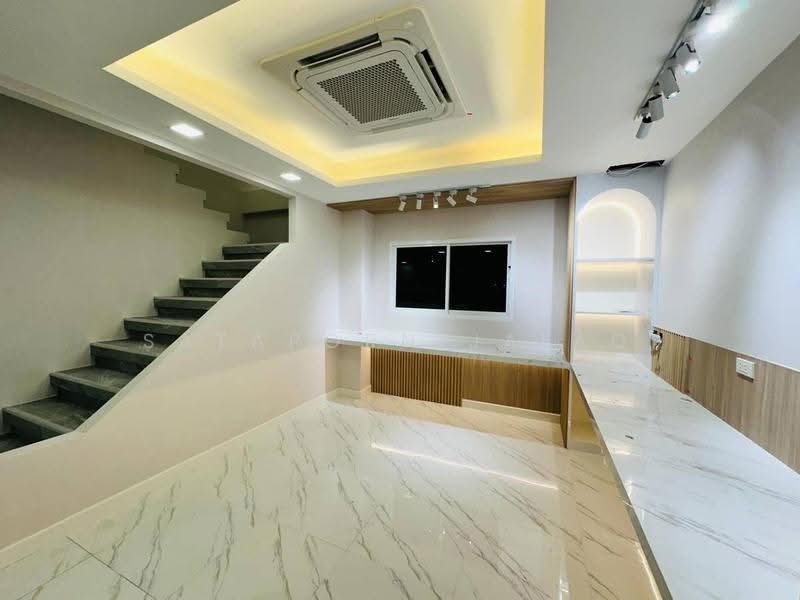 3-BR House, Bangkok, Huai Khwang, Bangkok, 3 Bedrooms, 290 sqm, Single Detached House For Sale, by Sataporn Jalao, 500567736 - DDproperty.com