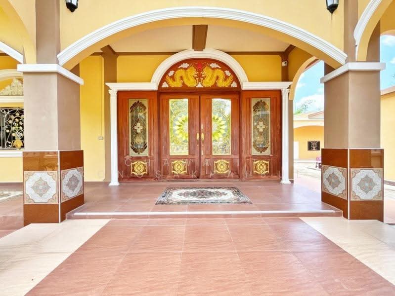 For Sale: Large main house plus 4 smaller houses on a plot exceeding 1 Rai, Nakhon Nayok, เขาลำดวน-วังรี, Khao Phra, Muang Nakhon Nayok, Nakhon Nayok, 5 Bedrooms, 726 sqm, Single Detached House For Sale, by CHAWALIT KONGSAKPAIBUL, 500567768 - DDproperty.com