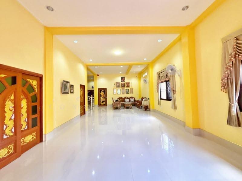 For Sale: Large main house plus 4 smaller houses on a plot exceeding 1 Rai, Nakhon Nayok, เขาลำดวน-วังรี, Khao Phra, Muang Nakhon Nayok, Nakhon Nayok, 5 Bedrooms, 726 sqm, Single Detached House For Sale, by CHAWALIT KONGSAKPAIBUL, 500567768 - DDproperty.com