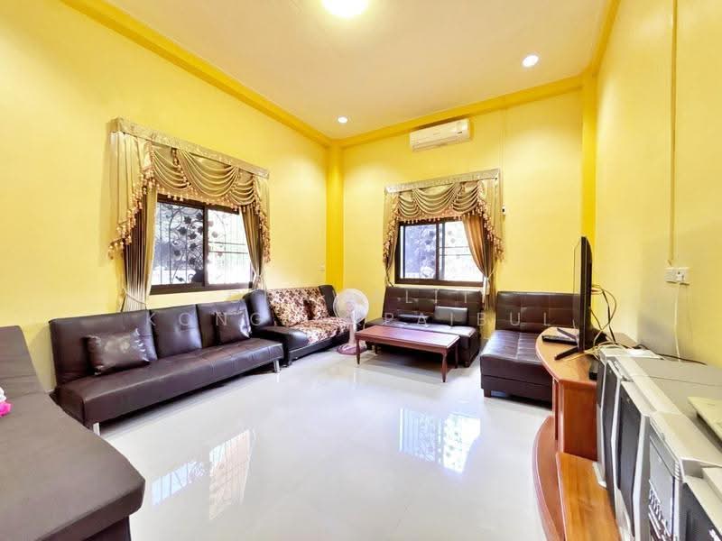 For Sale: Large main house plus 4 smaller houses on a plot exceeding 1 Rai, Nakhon Nayok, เขาลำดวน-วังรี, Khao Phra, Muang Nakhon Nayok, Nakhon Nayok, 5 Bedrooms, 726 sqm, Single Detached House For Sale, by CHAWALIT KONGSAKPAIBUL, 500567768 - DDproperty.com