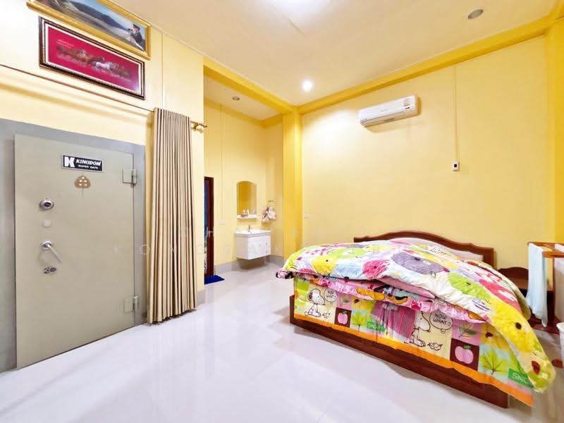 For Sale: Large main house plus 4 smaller houses on a plot exceeding 1 Rai, Nakhon Nayok, เขาลำดวน-วังรี, Khao Phra, Muang Nakhon Nayok, Nakhon Nayok, 5 Bedrooms, 726 sqm, Single Detached House For Sale, by CHAWALIT KONGSAKPAIBUL, 500567768 - DDproperty.com