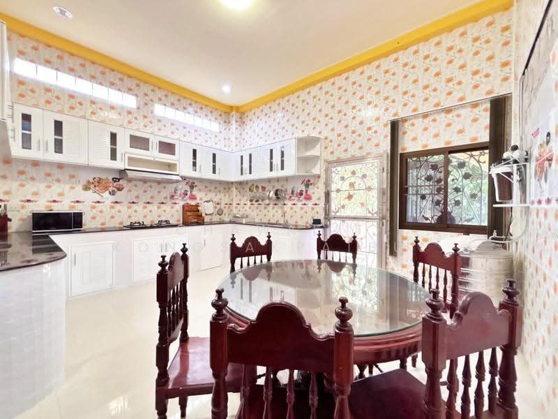 For Sale: Large main house plus 4 smaller houses on a plot exceeding 1 Rai, Nakhon Nayok, เขาลำดวน-วังรี, Khao Phra, Muang Nakhon Nayok, Nakhon Nayok, 5 Bedrooms, 726 sqm, Single Detached House For Sale, by CHAWALIT KONGSAKPAIBUL, 500567768 - DDproperty.com