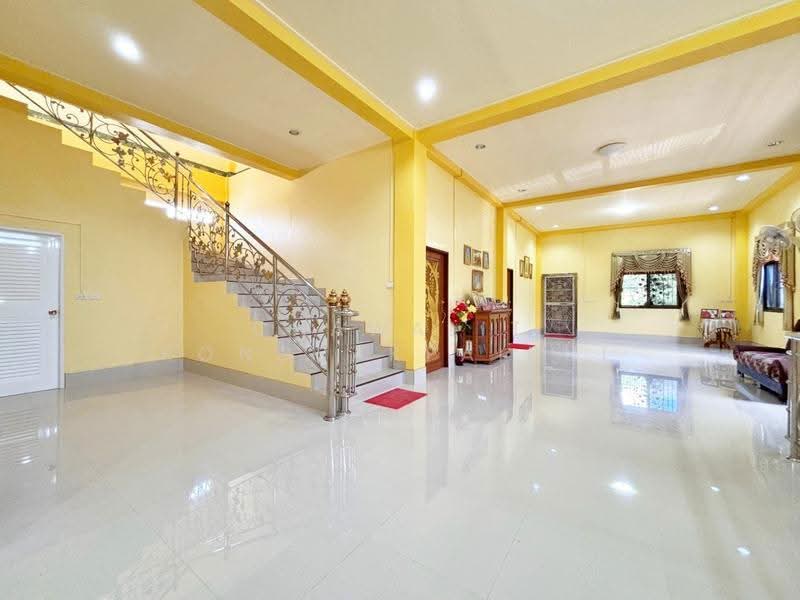 For Sale: Large main house plus 4 smaller houses on a plot exceeding 1 Rai, Nakhon Nayok, เขาลำดวน-วังรี, Khao Phra, Muang Nakhon Nayok, Nakhon Nayok, 5 Bedrooms, 726 sqm, Single Detached House For Sale, by CHAWALIT KONGSAKPAIBUL, 500567768 - DDproperty.com