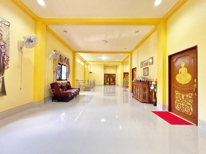 For Sale: Large main house plus 4 smaller houses on a plot exceeding 1 Rai, Nakhon Nayok, เขาลำดวน-วังรี, Khao Phra, Muang Nakhon Nayok, Nakhon Nayok, 5 Bedrooms, 726 sqm, Single Detached House For Sale, by CHAWALIT KONGSAKPAIBUL, 500567768 - DDproperty.com