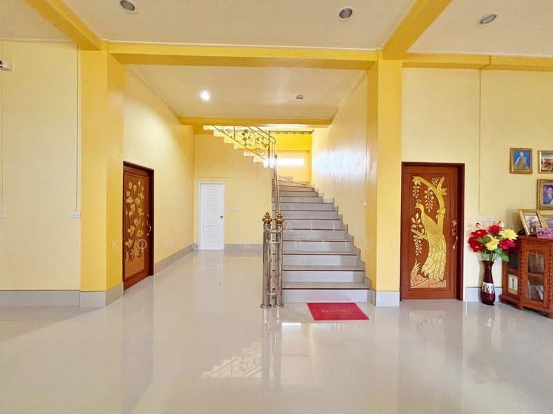 For Sale: Large main house plus 4 smaller houses on a plot exceeding 1 Rai, Nakhon Nayok, เขาลำดวน-วังรี, Khao Phra, Muang Nakhon Nayok, Nakhon Nayok, 5 Bedrooms, 726 sqm, Single Detached House For Sale, by CHAWALIT KONGSAKPAIBUL, 500567768 - DDproperty.com