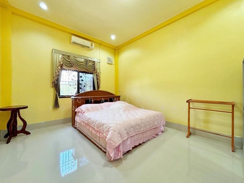 For Sale: Large main house plus 4 smaller houses on a plot exceeding 1 Rai, Nakhon Nayok, เขาลำดวน-วังรี, Khao Phra, Muang Nakhon Nayok, Nakhon Nayok, 5 Bedrooms, 726 sqm, Single Detached House For Sale, by CHAWALIT KONGSAKPAIBUL, 500567768 - DDproperty.com