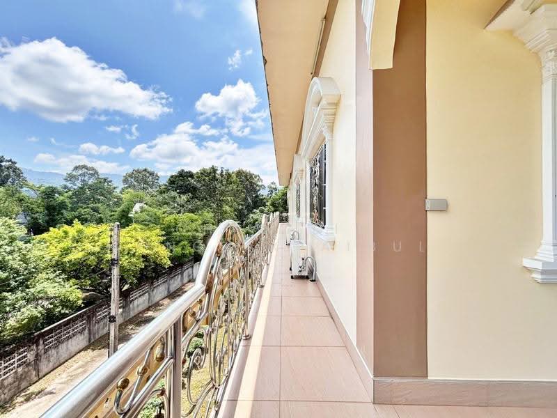 For Sale: Large main house plus 4 smaller houses on a plot exceeding 1 Rai, Nakhon Nayok, เขาลำดวน-วังรี, Khao Phra, Muang Nakhon Nayok, Nakhon Nayok, 5 Bedrooms, 726 sqm, Single Detached House For Sale, by CHAWALIT KONGSAKPAIBUL, 500567768 - DDproperty.com