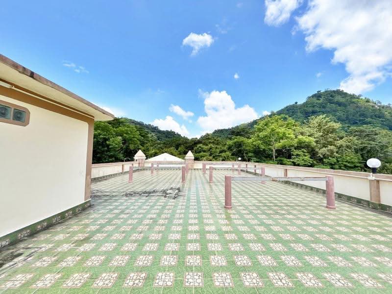 For Sale: Large main house plus 4 smaller houses on a plot exceeding 1 Rai, Nakhon Nayok, เขาลำดวน-วังรี, Khao Phra, Muang Nakhon Nayok, Nakhon Nayok, 5 Bedrooms, 726 sqm, Single Detached House For Sale, by CHAWALIT KONGSAKPAIBUL, 500567768 - DDproperty.com