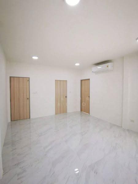 3-BR House, Bangkok, Samsen Nok, Huai Khwang, Bangkok, 3 Bedrooms, 170 sqm, Single Detached House For Rent, by Sataporn Jalao, 500567776 - DDproperty.com