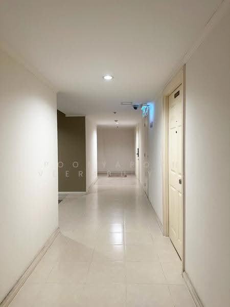 Lumpini Place Narathiwas-Chaopraya, Bangkok, 1298 Rama 3 Road, Chong Nonsi, Yan Nawa, Bangkok, 1 Bedroom, 40 sqm, Condo For Rent, by Poonyaporn Veerabulyarit, 500567827 - DDproperty.com