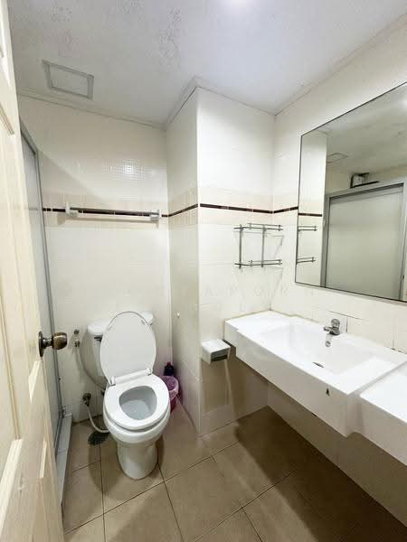 Lumpini Place Narathiwas-Chaopraya, Bangkok, 1298 Rama 3 Road, Chong Nonsi, Yan Nawa, Bangkok, 1 Bedroom, 40 sqm, Condo For Rent, by Poonyaporn Veerabulyarit, 500567827 - DDproperty.com