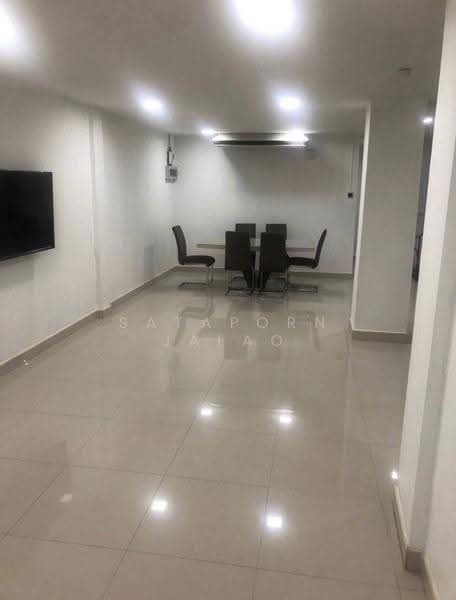 ทาวน์เฮ้าส์ 3-ห้องนอน, กรุงเทพ, คลองตัน, คลองเตย, กรุงเทพ, 200 ตร.ม., ทาวน์เฮ้าส์ ให้เช่า, โดย Sataporn Jalao, 500567841 - DDproperty.com