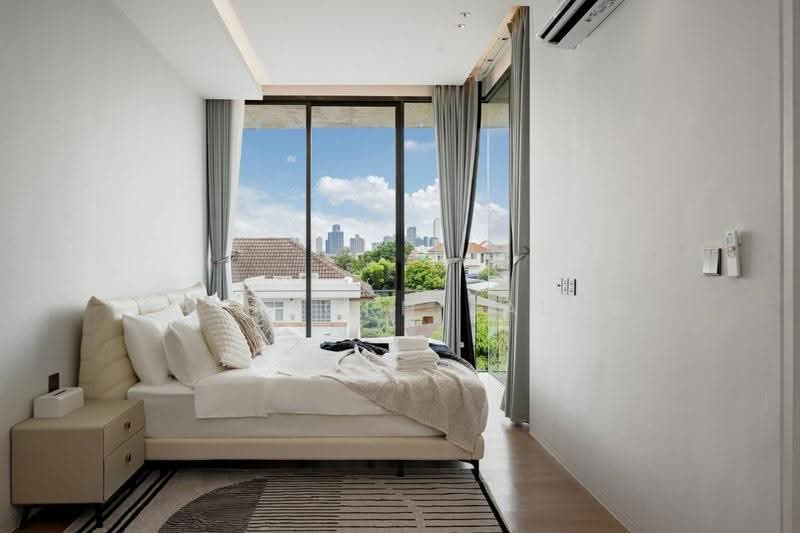 7-BR Villa, Bangkok, Khlong Tan Nua, Watthana, Bangkok, 7 Bedrooms, 700 sqm, Villa For Rent, by Sataporn Jalao, 500567854 - DDproperty.com