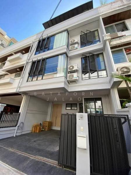4-BR Townhouse, Bangkok, Khlong Tan Nua, Watthana, Bangkok, 4 Bedrooms, 250 sqm, Townhouse For Rent, by Sataporn Jalao, 500567880 - DDproperty.com