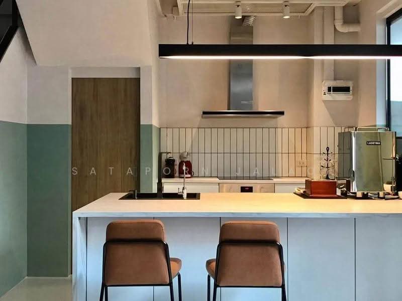 4-BR Townhouse, Bangkok, Khlong Tan Nua, Watthana, Bangkok, 4 Bedrooms, 250 sqm, Townhouse For Rent, by Sataporn Jalao, 500567880 - DDproperty.com