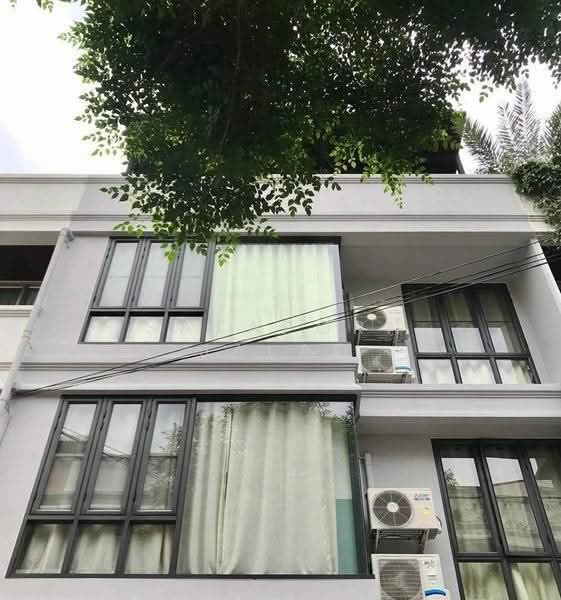 4-BR Townhouse, Bangkok, Khlong Tan Nua, Watthana, Bangkok, 4 Bedrooms, 250 sqm, Townhouse For Rent, by Sataporn Jalao, 500567880 - DDproperty.com