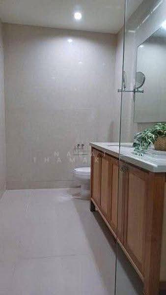 The Emporio Place, Bangkok, 93 Soi Sukhumvit 24, Sukhumvit Road, Khong Tan, Khlong Toei, Bangkok, 2 Bedrooms, 108 sqm, Condo For Sale, by Napat Thamakulangkul, 500567977 - DDproperty.com