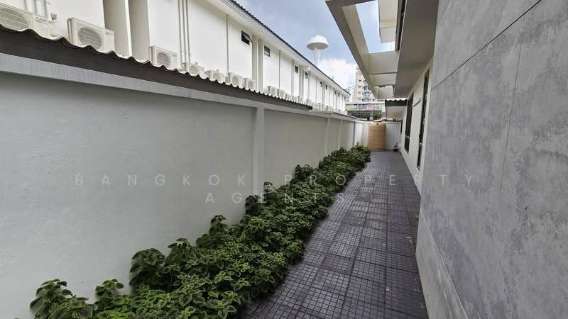 Klang Nivas 49, Bangkok, Khlong Tan Nua, Watthana, Bangkok, 4 Bedrooms, 490 sqm, Townhouse For Rent, by BANGKOK PROPERTY AGENTS, 500568196 - DDproperty.com
