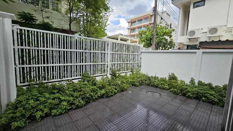 Klang Nivas 49, Bangkok, Khlong Tan Nua, Watthana, Bangkok, 4 Bedrooms, 490 sqm, Townhouse For Rent, by BANGKOK PROPERTY AGENTS, 500568196 - DDproperty.com