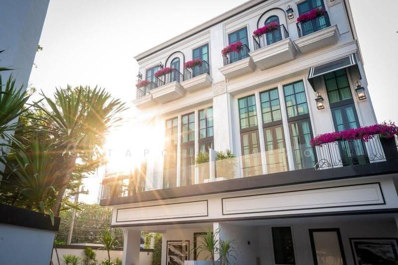 Maison Blanche – Sukhumvit 67, Bangkok, 59 Soi Sukhumvit 67, Phra Kanong Nua, Watthana, Bangkok, 4 Bedrooms, 125 sqm, Single Detached House For Rent, by Sataporn Jalao, 500568197 - DDproperty.com