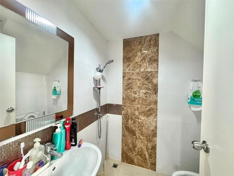 Golden Neo Rama 2, Samut Sakhon, Soi Wat Panthai Norasing, Rama 2 Road, Phanthai Norasing, Muang Samut Sakhon, Samut Sakhon, 4 Bedrooms, 150 sqm, Semi-Detached House (Twin House) For Sale, by คุณ ฐิชาปัณณ์ สังวาลรัมย์ (ปูน), 500568230 - DDproperty.com