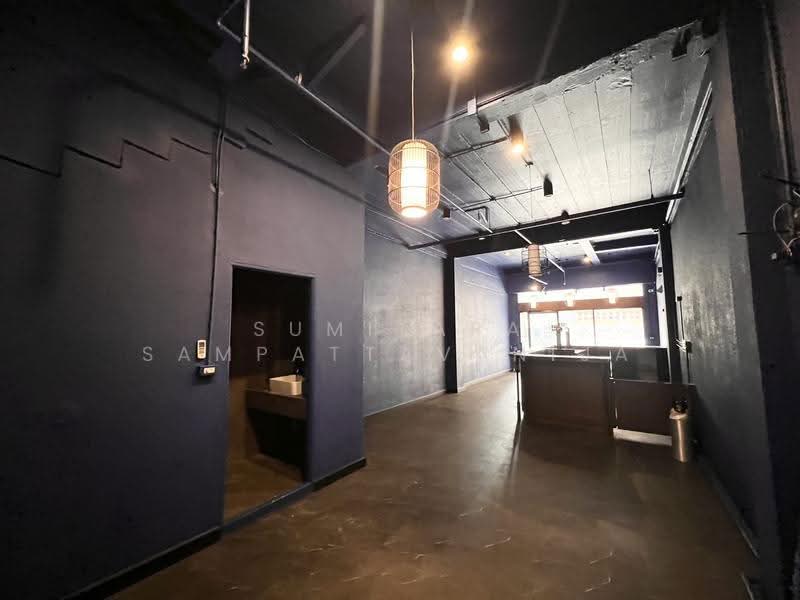 Building for rent Silom, Surawong, Bangkok, Suriyawong, Bang Rak, Bangkok, , 130 sqm, Shophouse For Rent, by Sumitara Sampattavanija, 500568540 - DDproperty.com