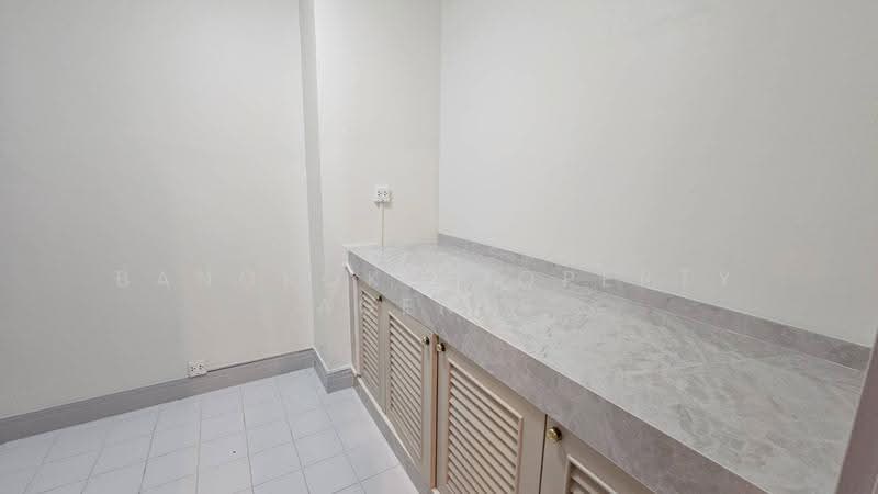 Royal Residence Park, Bangkok, 99 Royal Resident Park Lumphini, Lumphini, Pathum Wan, Bangkok, 3 Bedrooms, 220 sqm, Condo For Rent, by BANGKOK PROPERTY AGENTS, 500568676 - DDproperty.com