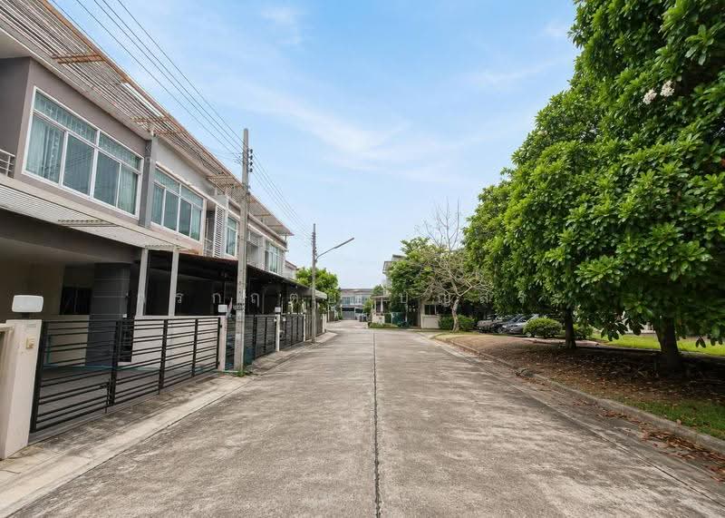 The Park at Fashion, Bangkok, Ratchada-Ramintra Road, Khan Na Yao, Bangkok, 2 Bedrooms, 100 sqm, Townhouse For Sale, by กรกฤตย์ บุญสระ, 500568693 - DDproperty.com