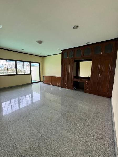 Home Office ถนนจันทน์ 43 ใกล้ถทางพิเศษศรีรัช 50 เมตร, Bangkok, Bang Klo, Bang Kho Laem, Bangkok, , 2,000 sqm, Office Space For Sale, by Manat Kunphanphaichit, 500568757 - DDproperty.com