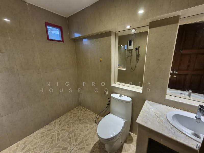 บ้านเดี่ยว ซอยสบายใจ ใกล้mrtสุทธิสาร, Bangkok, Samsen Nok, Huai Khwang, Bangkok, 4 Bedrooms, 220 sqm, Single Detached House For Rent, by NTG Property House Co.,Ltd., 500568825 - DDproperty.com