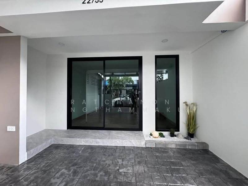 3-BR Townhouse, Bangkok, Lat Phrao, Bangkok, 3 Bedrooms, 204 sqm, Townhouse For Sale, by Ratchanon Songthammakul, 500569077 - DDproperty.com
