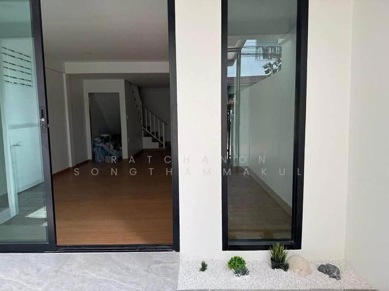 3-BR Townhouse, Bangkok, Lat Phrao, Bangkok, 3 Bedrooms, 204 sqm, Townhouse For Sale, by Ratchanon Songthammakul, 500569077 - DDproperty.com