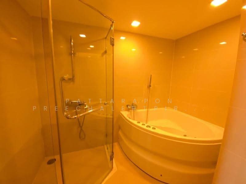 Focus Ploenchit, Bangkok, Soi Sukhumvit 2, Khlong Toei, Bangkok, 2 Bedrooms, 52 sqm, Condo For Rent, by Pattarapon Preechalertpiriya, 500569282 - DDproperty.com