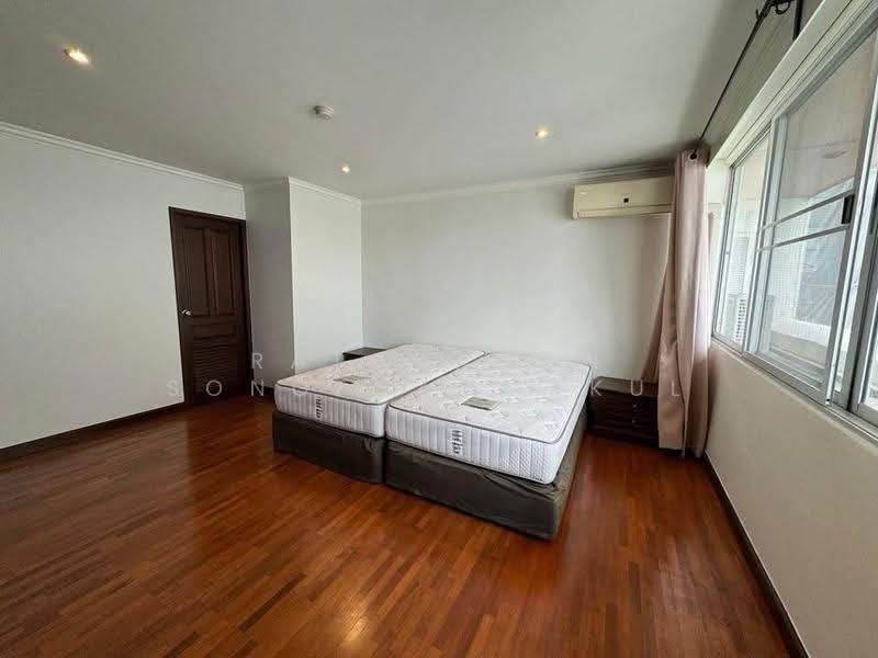 Newton Tower, Bangkok, Soi Sukhumvit 6, Khlong Toei, Bangkok, 3 Bedrooms, 190 sqm, Condo For Rent, by Ratchanon Songthammakul, 500569297 - DDproperty.com
