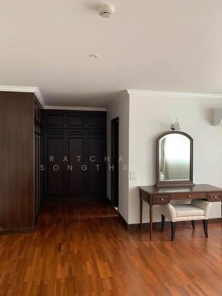 Newton Tower, Bangkok, Soi Sukhumvit 6, Khlong Toei, Bangkok, 3 Bedrooms, 190 sqm, Condo For Rent, by Ratchanon Songthammakul, 500569297 - DDproperty.com