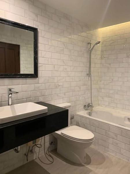 Newton Tower, Bangkok, Soi Sukhumvit 6, Khlong Toei, Bangkok, 3 Bedrooms, 190 sqm, Condo For Rent, by Ratchanon Songthammakul, 500569297 - DDproperty.com