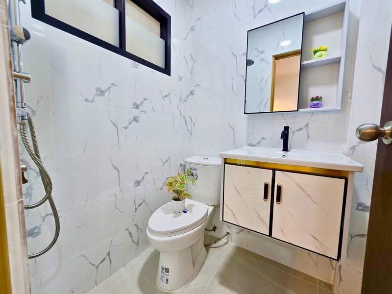 Poonsinh Thani 3, Bangkok, Rat Phatthana Road, Khlong Song Ton Nun, Lat Krabang, Bangkok, 2 Bedrooms, 80 sqm, Townhouse For Sale, by นภัสศรณ์ วงศ์สินไทยกร (นันท์), 500569481 - DDproperty.com