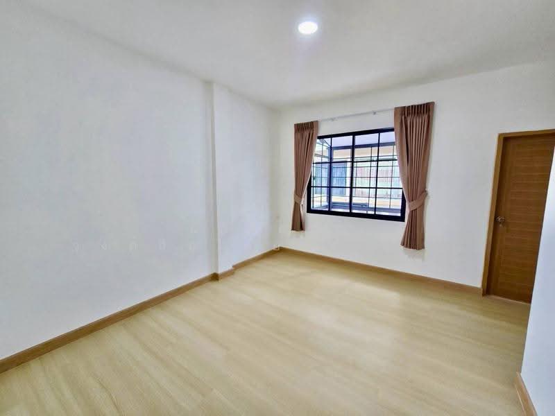 Poonsinh Thani 3, Bangkok, Rat Phatthana Road, Khlong Song Ton Nun, Lat Krabang, Bangkok, 2 Bedrooms, 80 sqm, Townhouse For Sale, by นภัสศรณ์ วงศ์สินไทยกร (นันท์), 500569481 - DDproperty.com