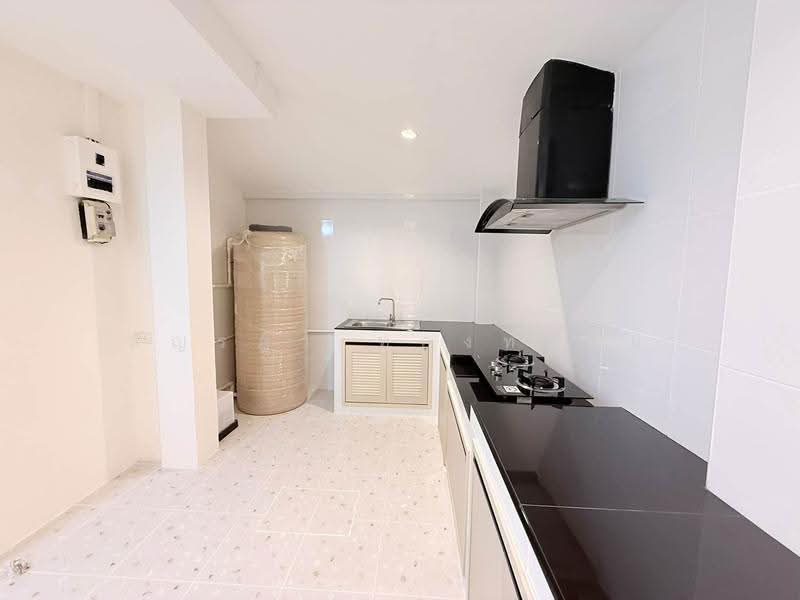 Poonsinh Thani 3, Bangkok, Rat Phatthana Road, Khlong Song Ton Nun, Lat Krabang, Bangkok, 3 Bedrooms, 120 sqm, Townhouse For Sale, by Tanrada Tongsub, 500569680 - DDproperty.com