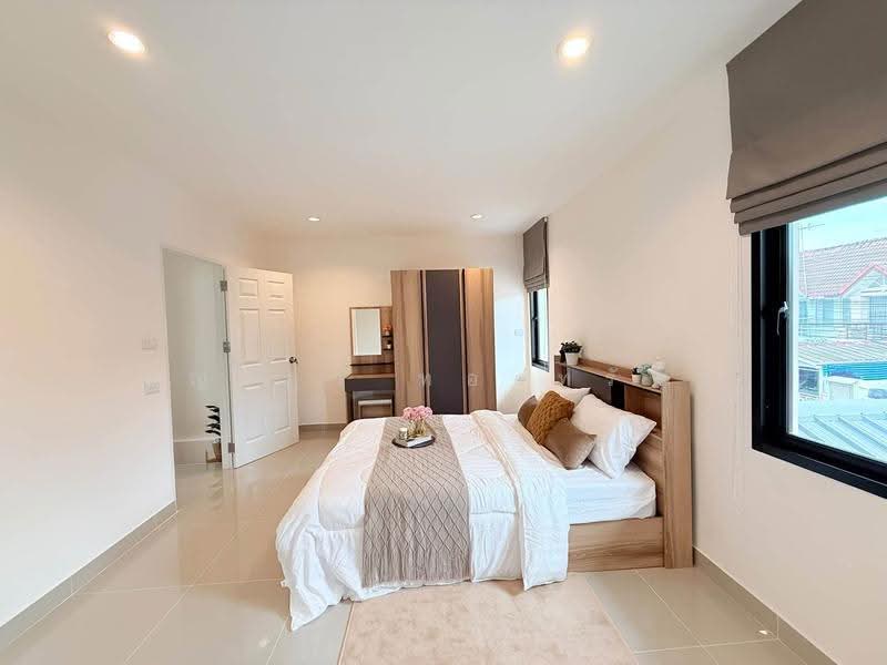 Poonsinh Thani 3, Bangkok, Rat Phatthana Road, Khlong Song Ton Nun, Lat Krabang, Bangkok, 3 Bedrooms, 120 sqm, Townhouse For Sale, by Tanrada Tongsub, 500569680 - DDproperty.com
