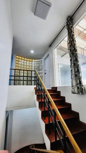 ขายทาวน์โฮมออฟฟิศ 300ตร.ม. ซอยพัฒนาการ44 อ่อนนุช ศรีนครินทร์ ม.วราธรวิลล์, Bangkok, พัฒนาการ, Suan Luang, Bangkok, 5 Bedrooms, 300 sqm, Townhouse For Sale, by ฝากขายบ้าน ฝากขายบ้านมือสอง ฝากขายอสัง Realty HuB, 500569760 - DDproperty.com