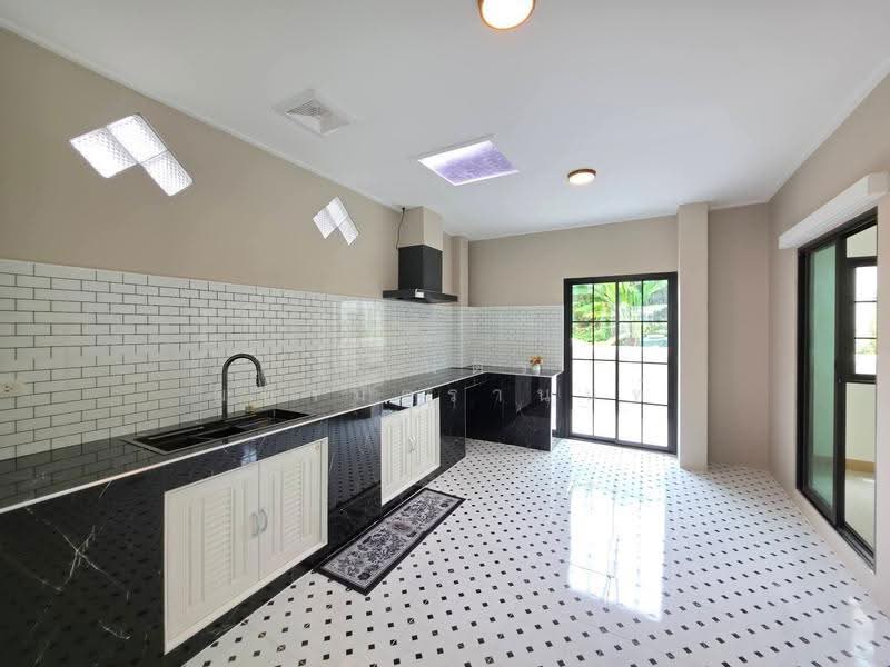 Narawadee Pinklao-Rama 5, Nonthaburi, Bang Khu Wiang, Bang Kruai, Nonthaburi, 4 Bedrooms, 180 sqm, Single Detached House For Sale, by พเนตร มหามิตรานนท์, 500569767 - DDproperty.com