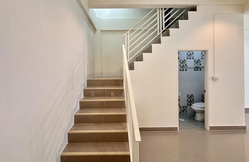 Shophouse 54 Happyland 1, Bangkok, แฮปปี้แลนด์ สาย 1, Khlong Chan, Bang Kapi, Bangkok, , 208 sqm, Shophouse For Rent, by Kris Kajarin, 500569845 - DDproperty.com