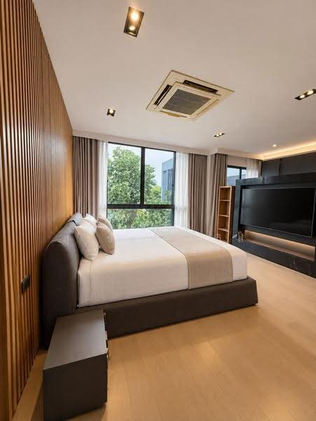 Quarter Thonglor, Bangkok, Soi Saengthong, Khlong Tan Nua, Watthana, Bangkok, 4 Bedrooms, 450 sqm, Single Detached House For Sale, by Monchit Surachaidunthavin, 500569918 - DDproperty.com