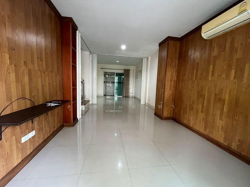ให้เช่าทาวน์โฮม 2 ชั้น ซอยหมอย้อย หนองยายบู่ ศรีราชา, Chon Buri (Pattaya), Surasak, Si Racha, Chon Buri (Pattaya), 3 Bedrooms, 100 sqm, Townhouse For Rent, by Dusit Saengfa, 500569963 - DDproperty.com