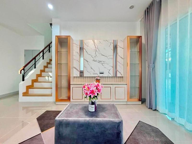 ขายบ้านแฝดรีโนเวทใหม่ ม.ธาดาทาวน์ หนองค้อ ศรีราชา, Chon Buri (Pattaya), Surasak, Si Racha, Chon Buri (Pattaya), 3 Bedrooms, 160 sqm, Semi-Detached House (Twin House) For Sale, by Dusit Saengfa, 500570185 - DDproperty.com