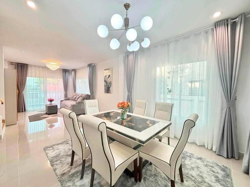 ขายบ้านแฝดรีโนเวทใหม่ ม.ธาดาทาวน์ หนองค้อ ศรีราชา, Chon Buri (Pattaya), Surasak, Si Racha, Chon Buri (Pattaya), 3 Bedrooms, 160 sqm, Semi-Detached House (Twin House) For Sale, by Dusit Saengfa, 500570185 - DDproperty.com
